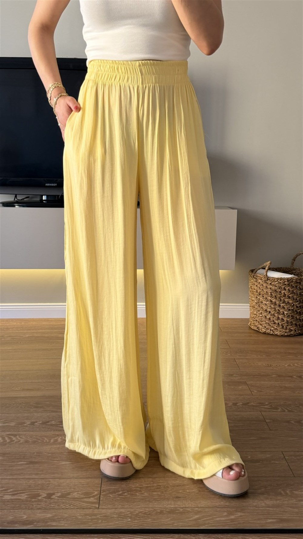 Bel Lastikli Saten Pantolon Sarı
