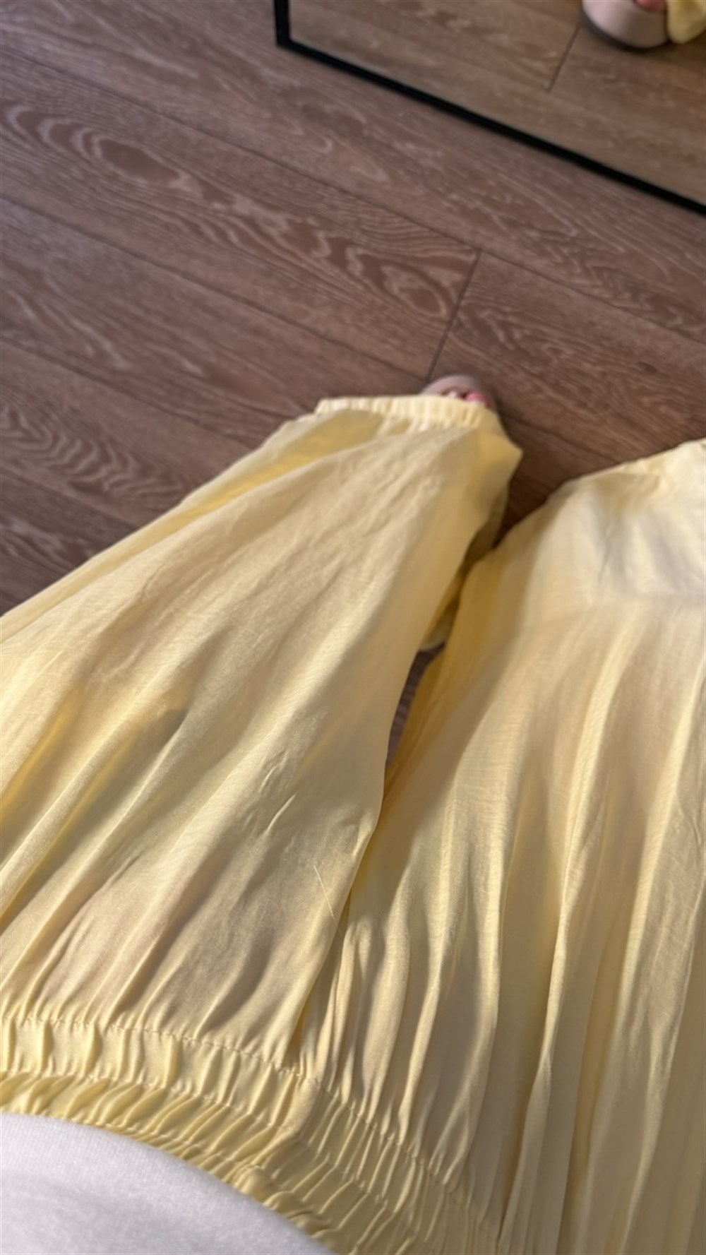 Bel Lastikli Saten Pantolon Sarı