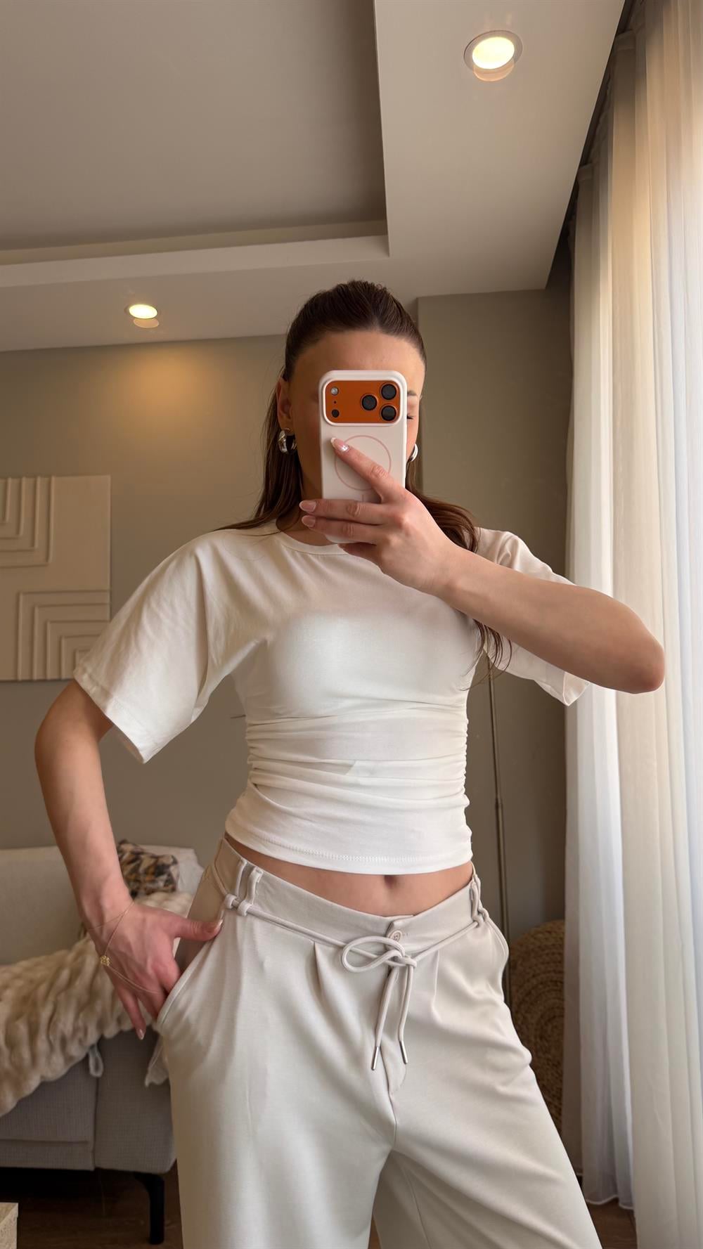 Bel Oturtmalı Bluz Beyaz