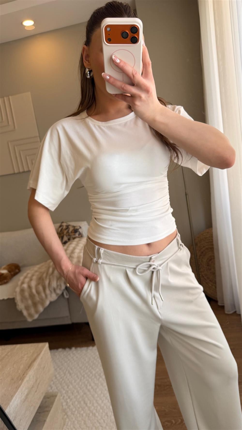 Bel Oturtmalı Bluz Beyaz