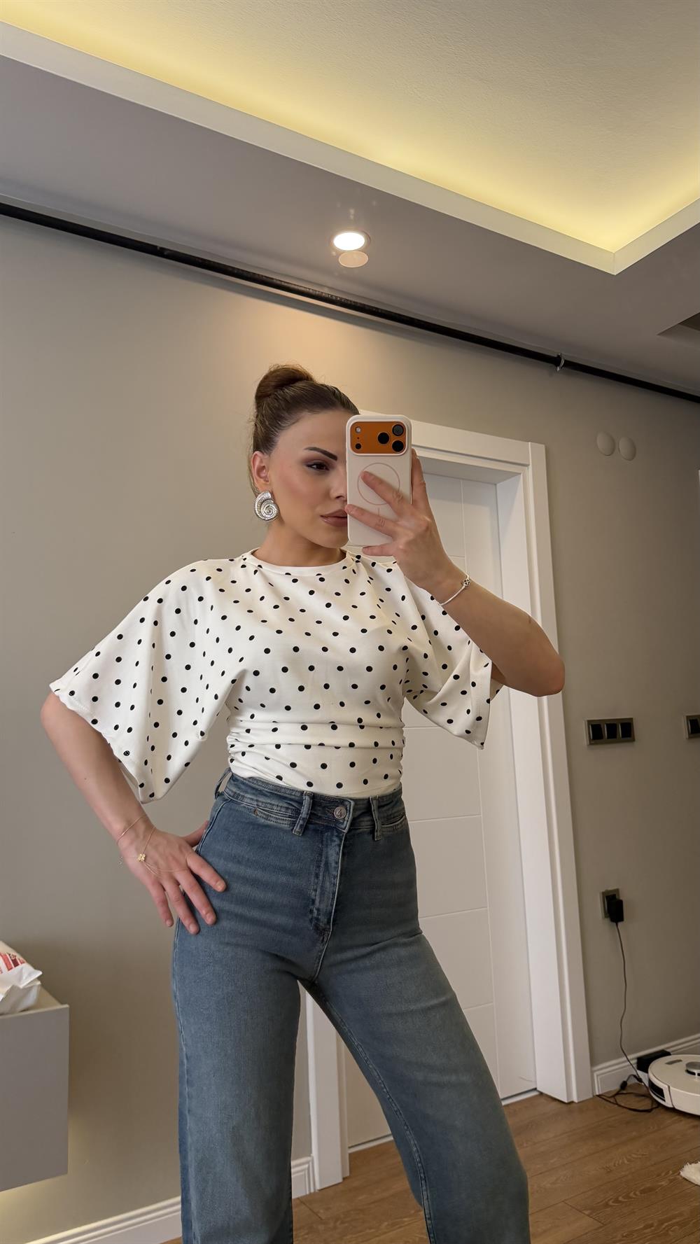 Bel Oturtmalı Puantiyeli Bluz Beyaz