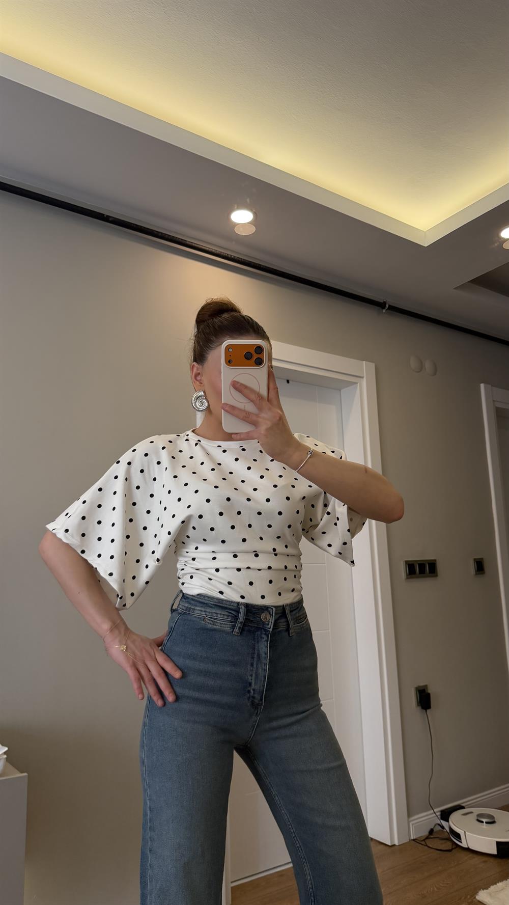 Bel Oturtmalı Puantiyeli Bluz Beyaz