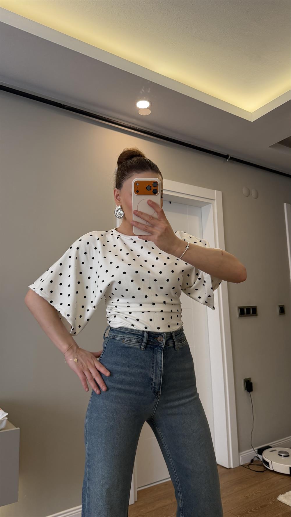 Bel Oturtmalı Puantiyeli Bluz Beyaz