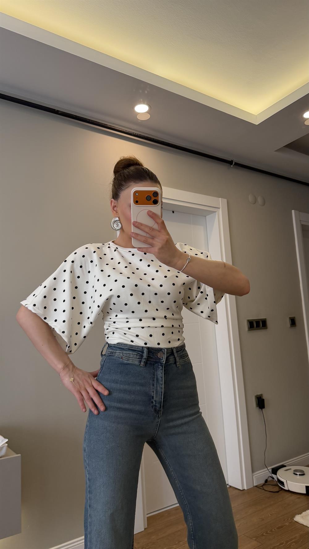 Bel Oturtmalı Puantiyeli Bluz Beyaz