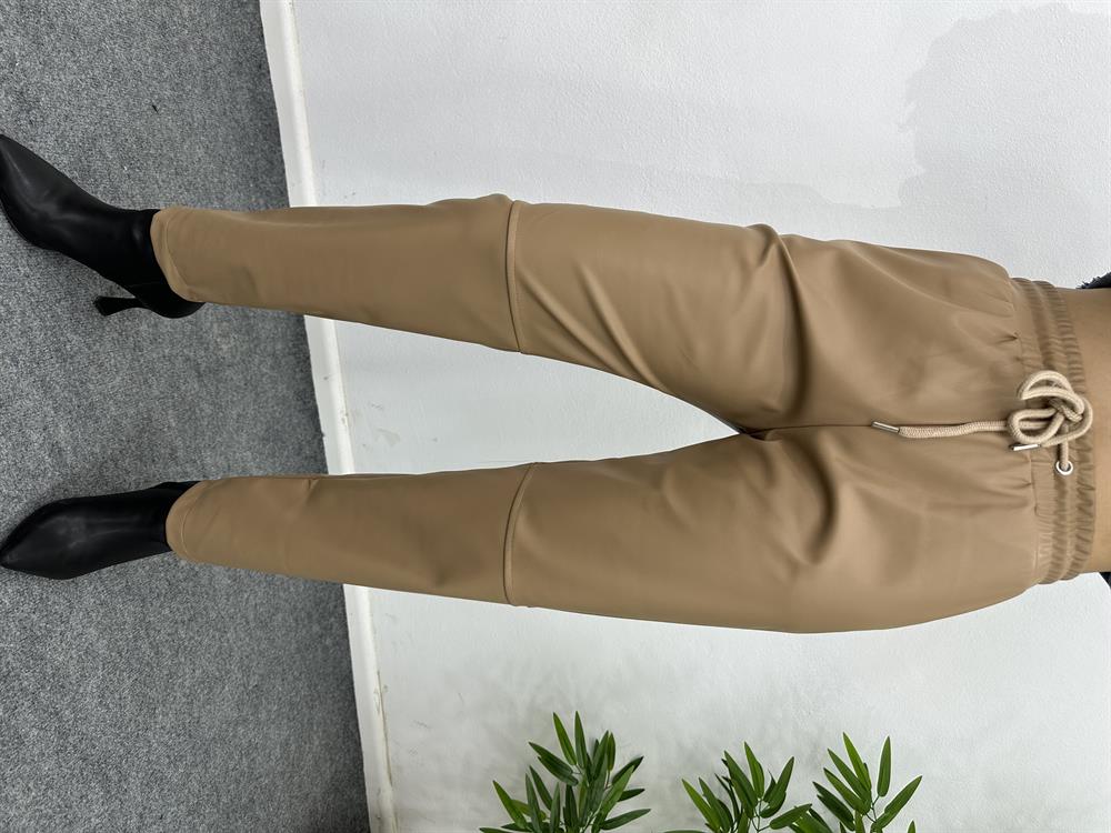 Beli̇ Lasti̇kli̇ Camel Rengi̇ Deri̇ Pantolon