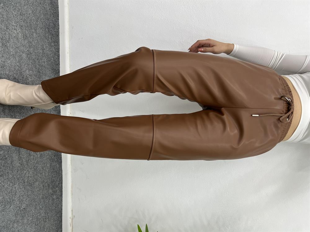 Beli̇ Lasti̇kli̇ Kahve Deri̇ Pantolon