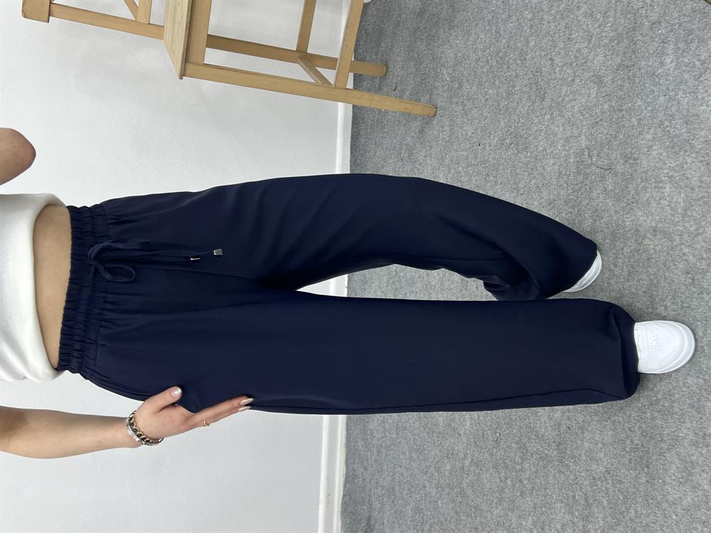 Beli̇ Lasti̇kli̇ Bol Paça Pantolon Laci̇vert
