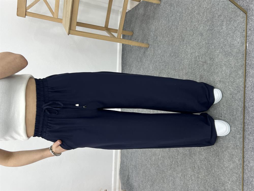 Beli̇ Lasti̇kli̇ Bol Paça Pantolon Laci̇vert
