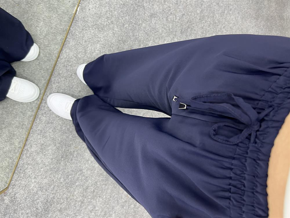 Beli̇ Lasti̇kli̇ Bol Paça Pantolon Laci̇vert