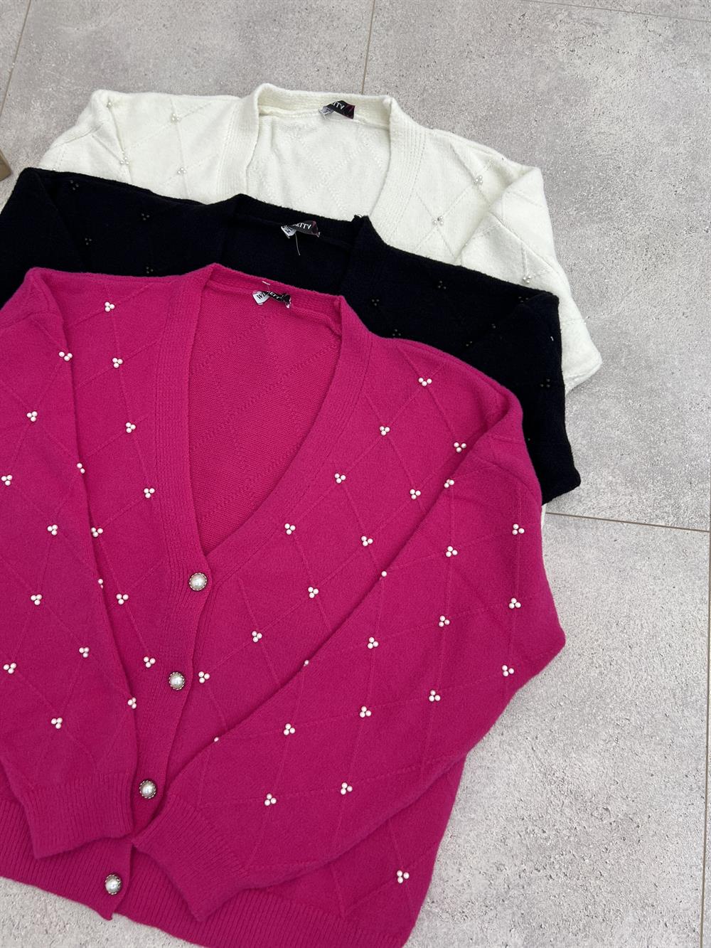 Beyaz İnci̇ Düğmeli̇ Hirka