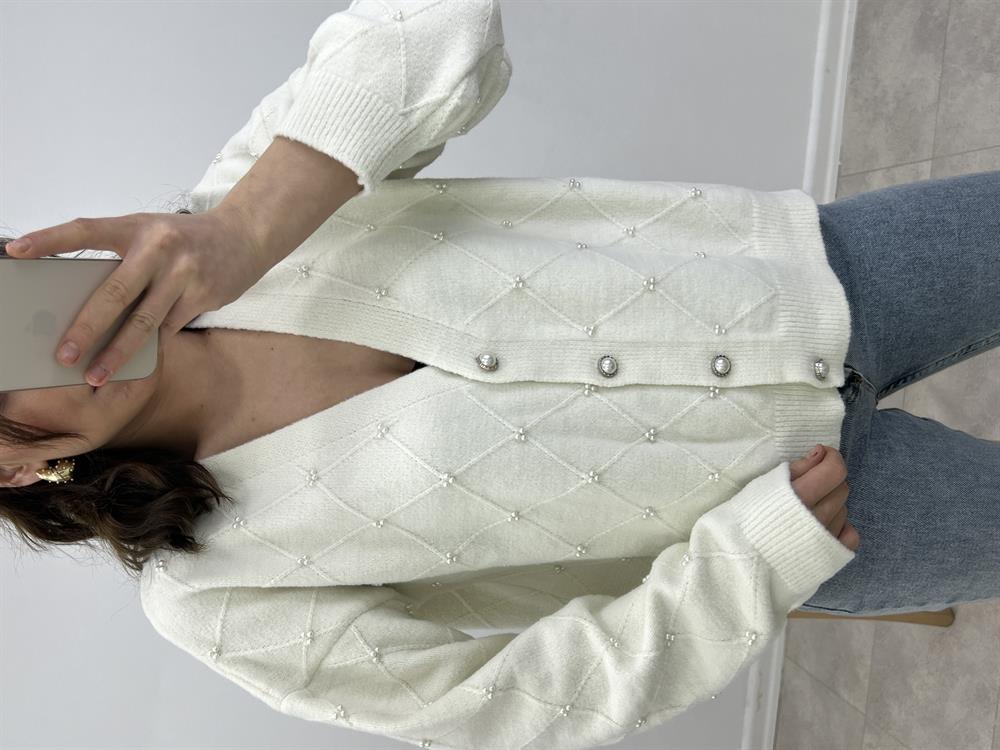 Beyaz İnci̇ Düğmeli̇ Hirka