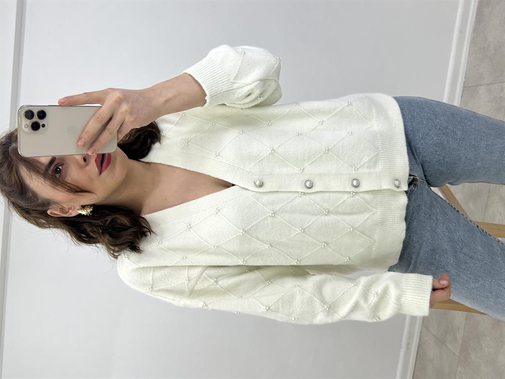 Beyaz İnci̇ Düğmeli̇ Hirka