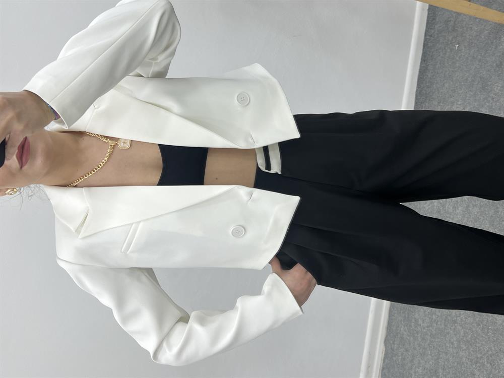 Beyaz Kisa Blazer Ceket