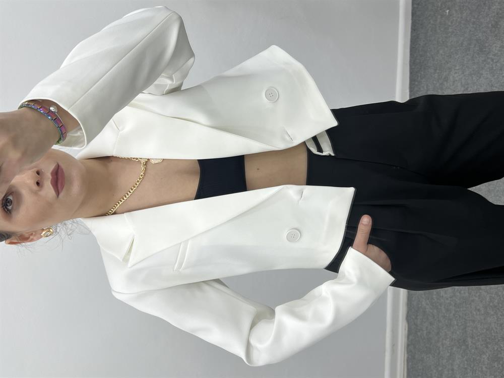 Beyaz Kisa Blazer Ceket
