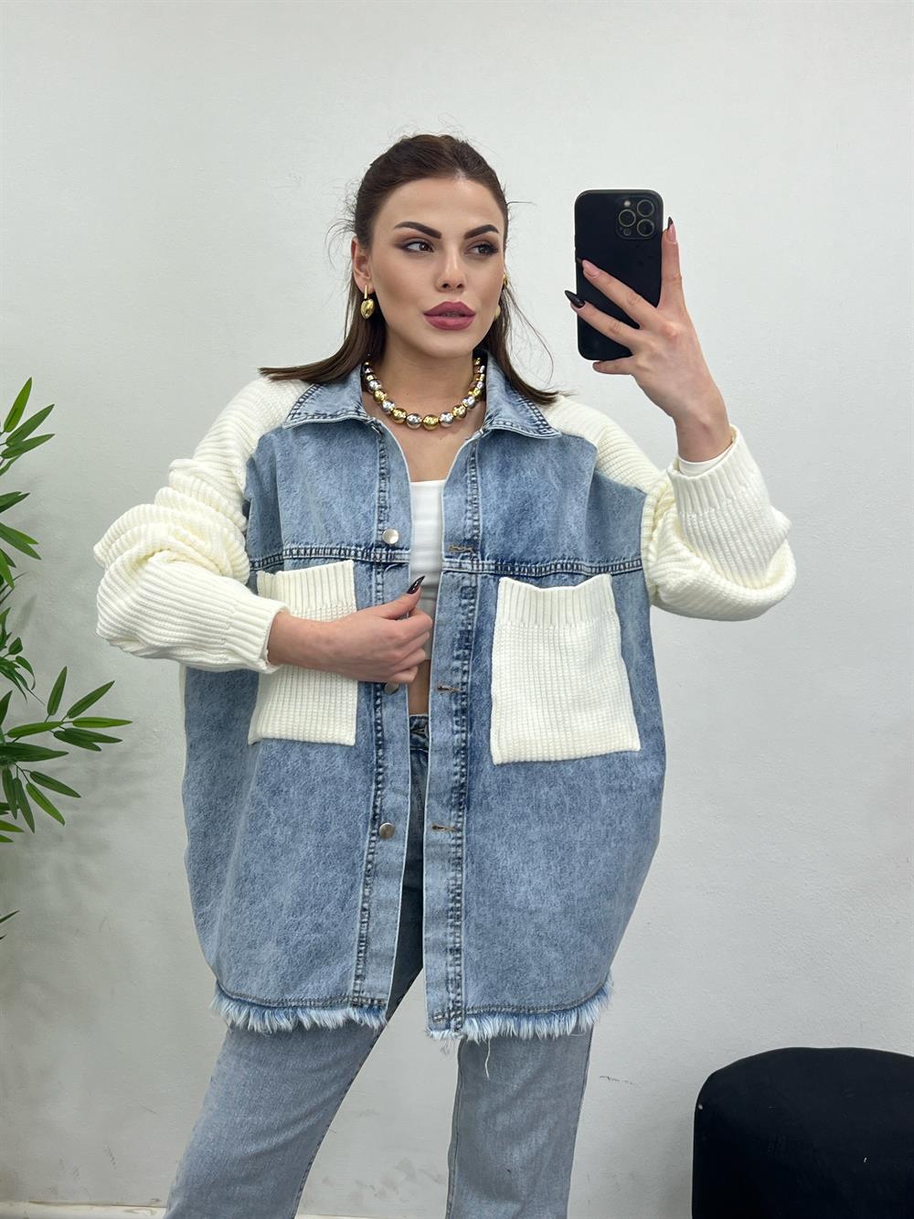 Beyaz Örme Cepli̇ Püsküllü Jean Hirka