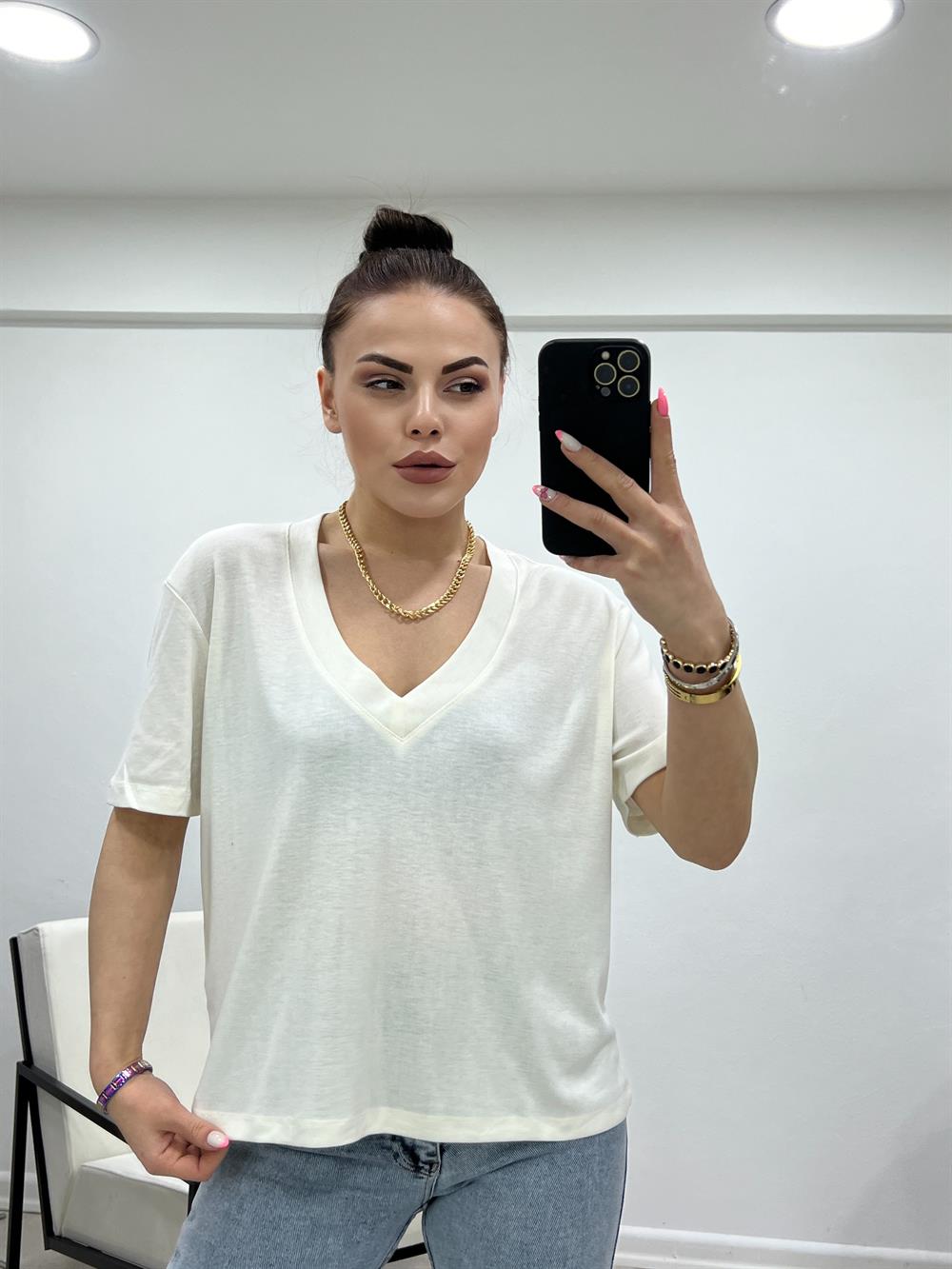 Beyaz V Yaka Pamuk Tshi̇rt