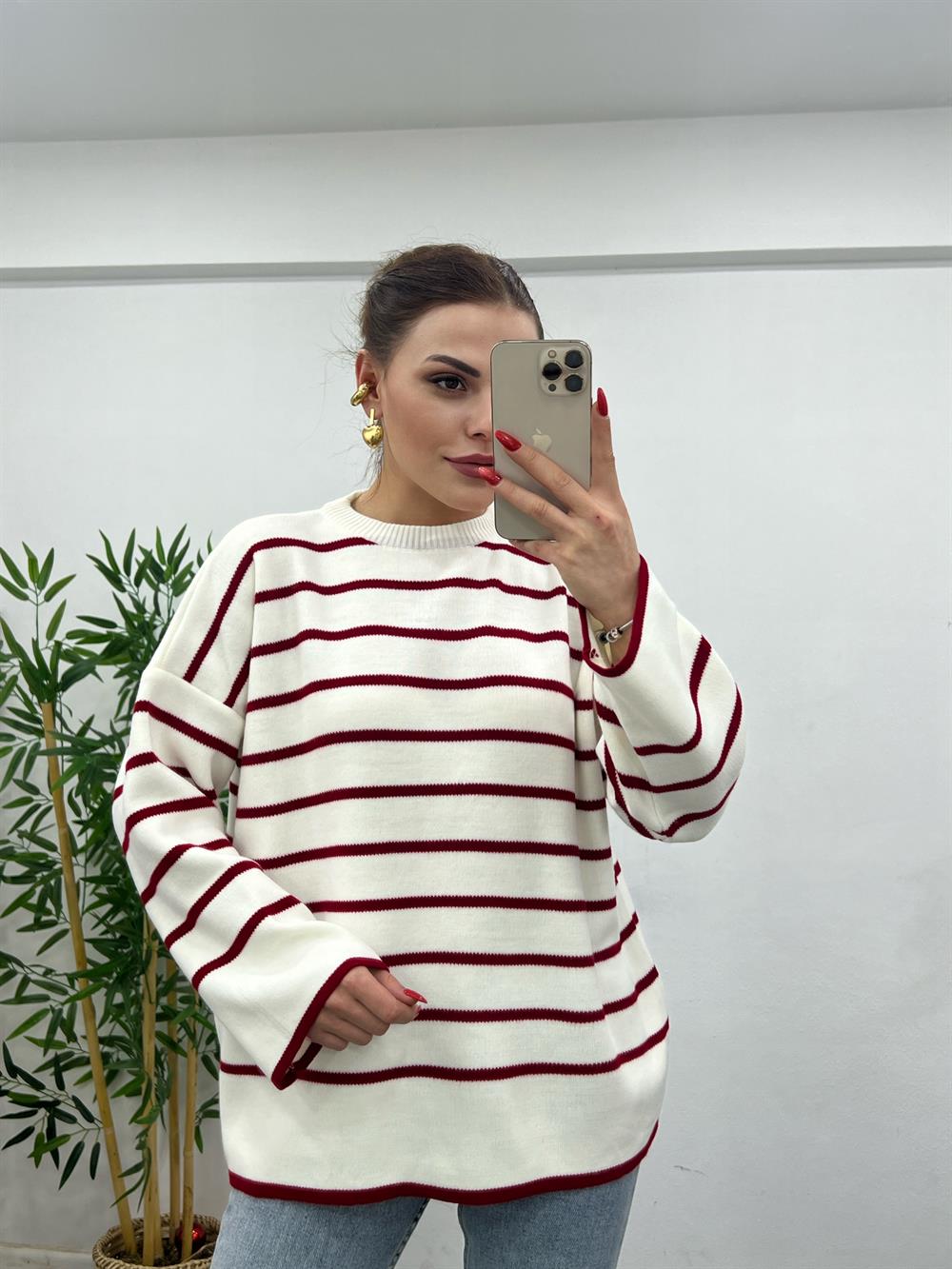 Bi̇si̇klet Yaka Kirmizi Çi̇zgi̇li̇ Tri̇ko Kazak