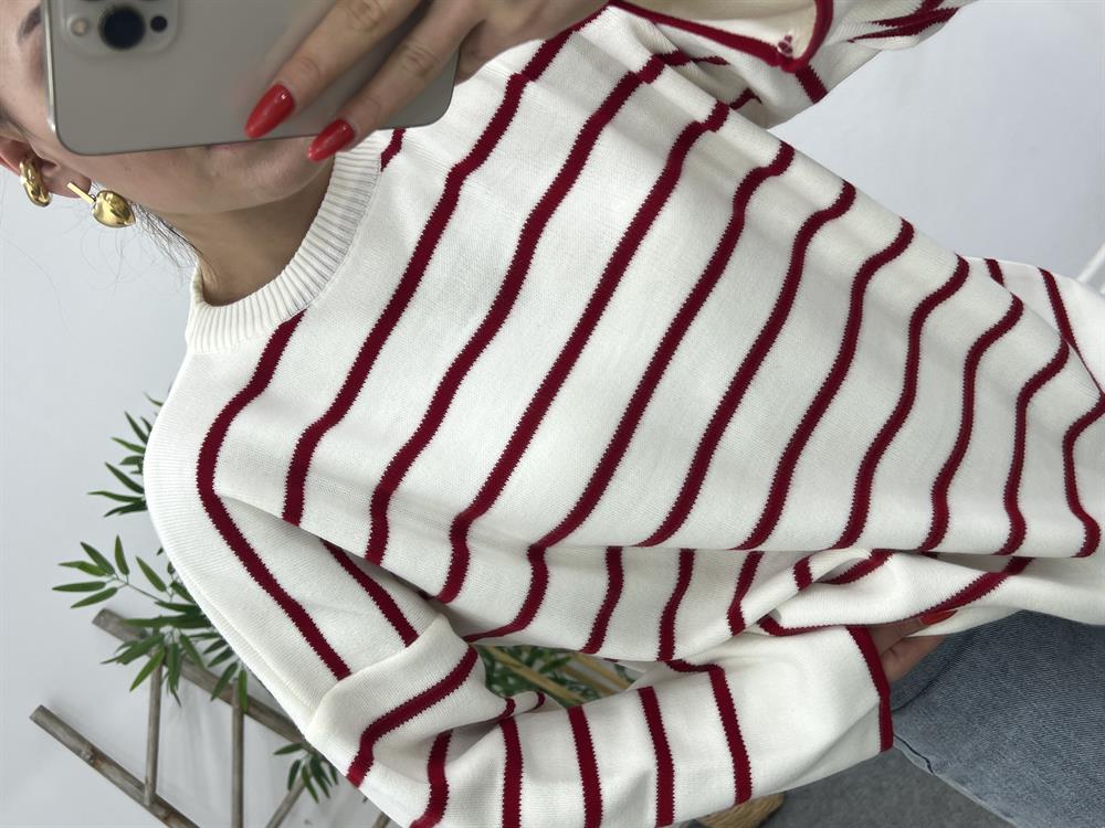 Bi̇si̇klet Yaka Kirmizi Çi̇zgi̇li̇ Tri̇ko Kazak