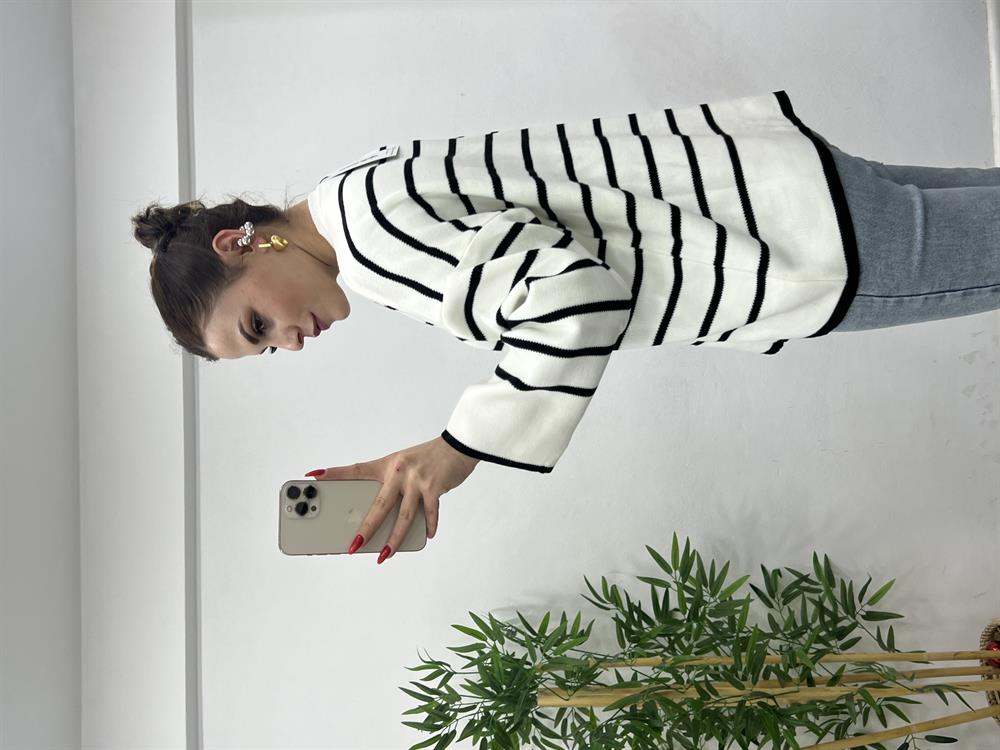 Bi̇si̇klet Yaka Si̇yah Çi̇zgi̇li̇ Tri̇ko Kazak