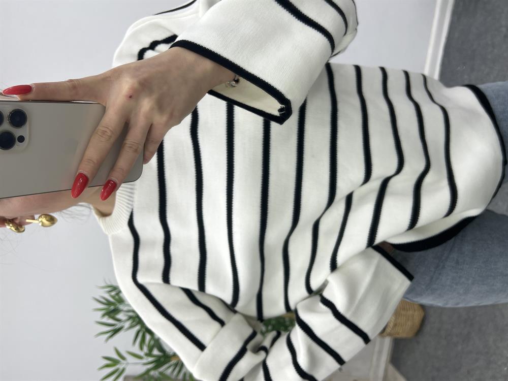 Bi̇si̇klet Yaka Si̇yah Çi̇zgi̇li̇ Tri̇ko Kazak