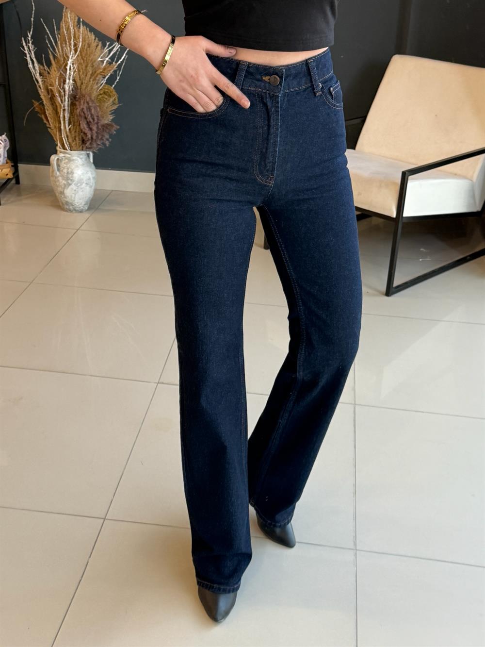 Bol Paça Koyu Laci̇vert Jean