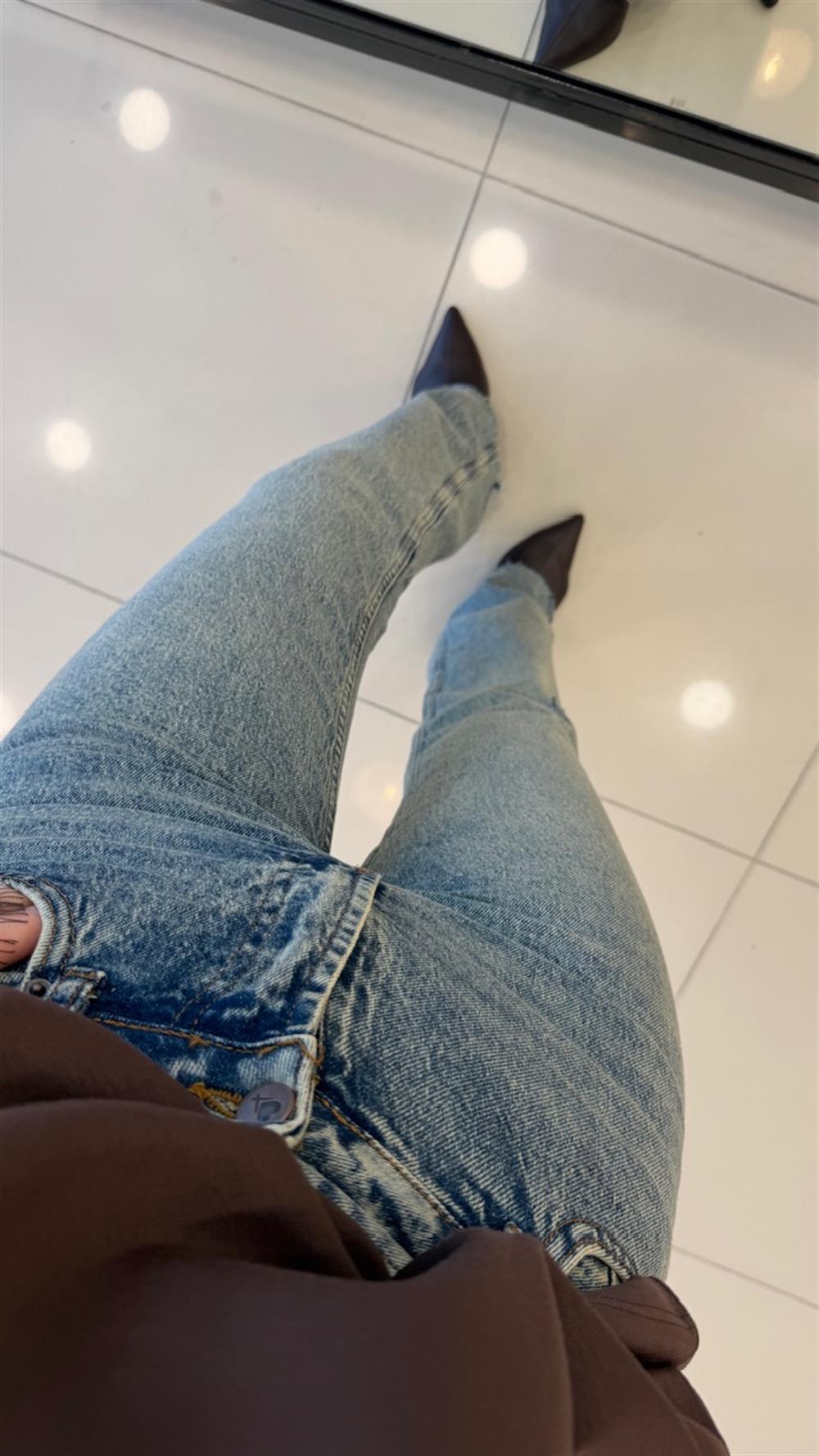 BOL PAÇA TAŞLANMIŞ TİNTLİ  MAVİ JEAN 