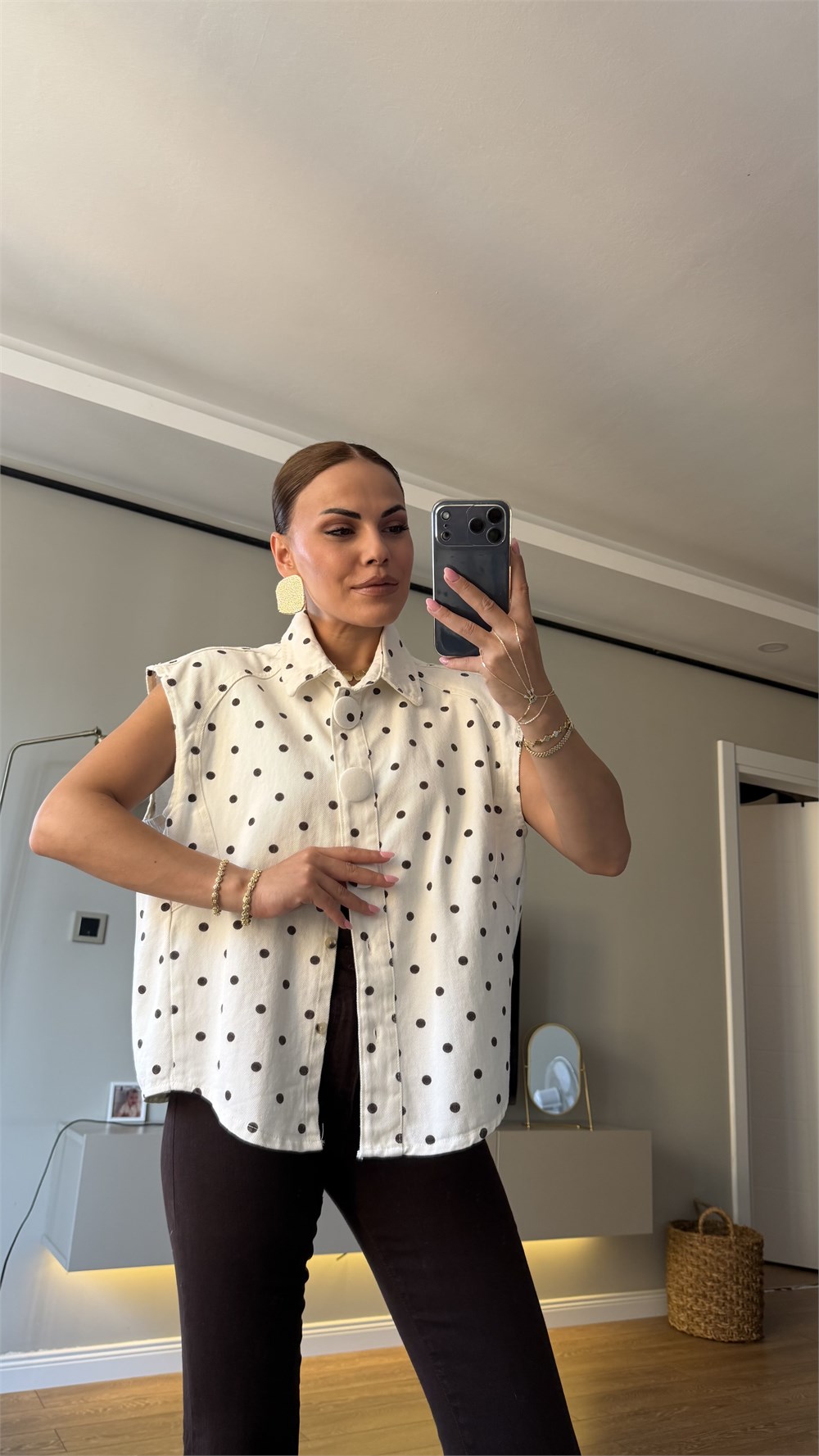 Büyük Düğmeli Puantiyeli Oversize Kolsuz Yelek