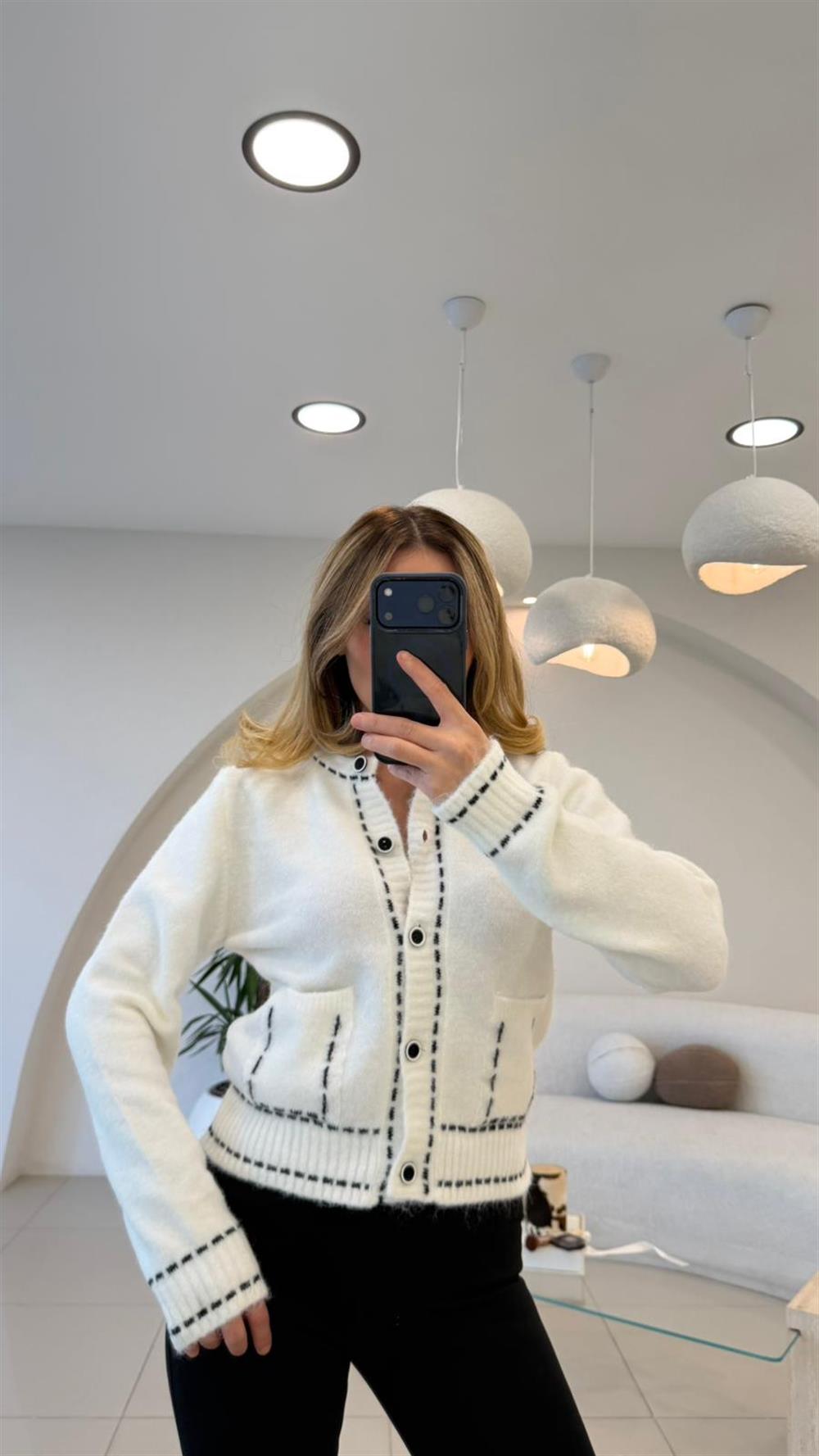 CEP VE ÇİZGİ DETAYLI YUMOŞ HIRKA EKRU