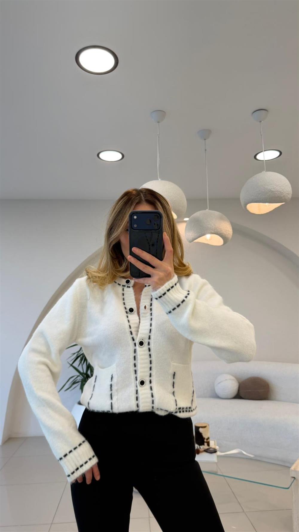 CEP VE ÇİZGİ DETAYLI YUMOŞ HIRKA EKRU