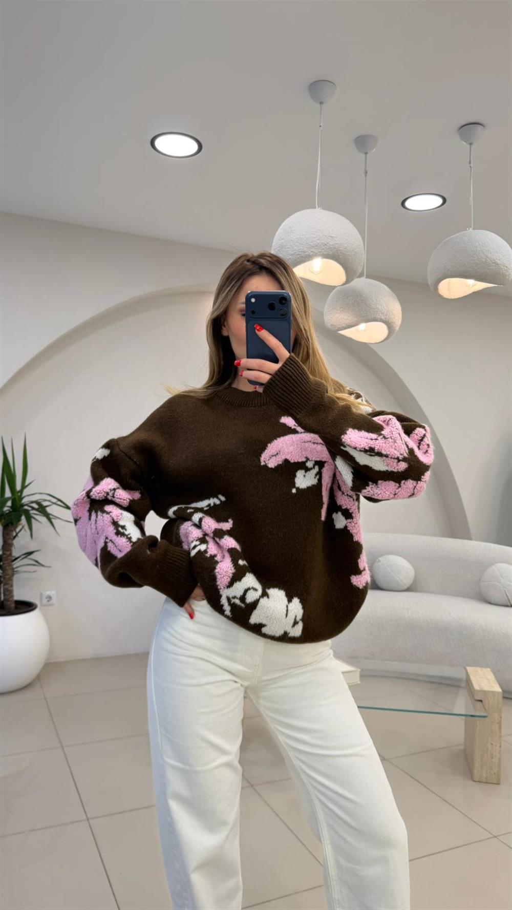 ÇİÇEK DESENLİ SÜZENELİ KAZAK KAHVE