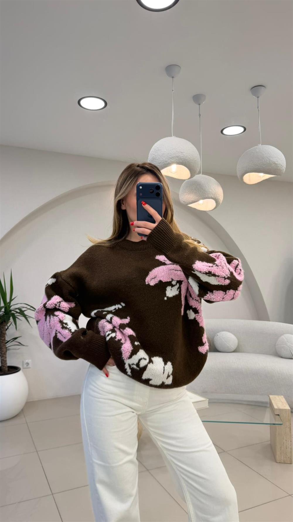 ÇİÇEK DESENLİ SÜZENELİ KAZAK KAHVE