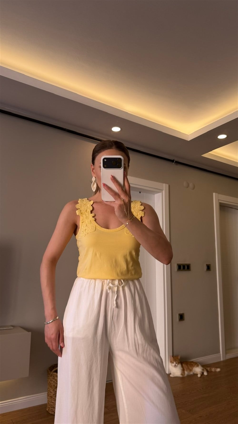 ÇİÇEK İŞLEMELİ ASKILI ATLET SARI