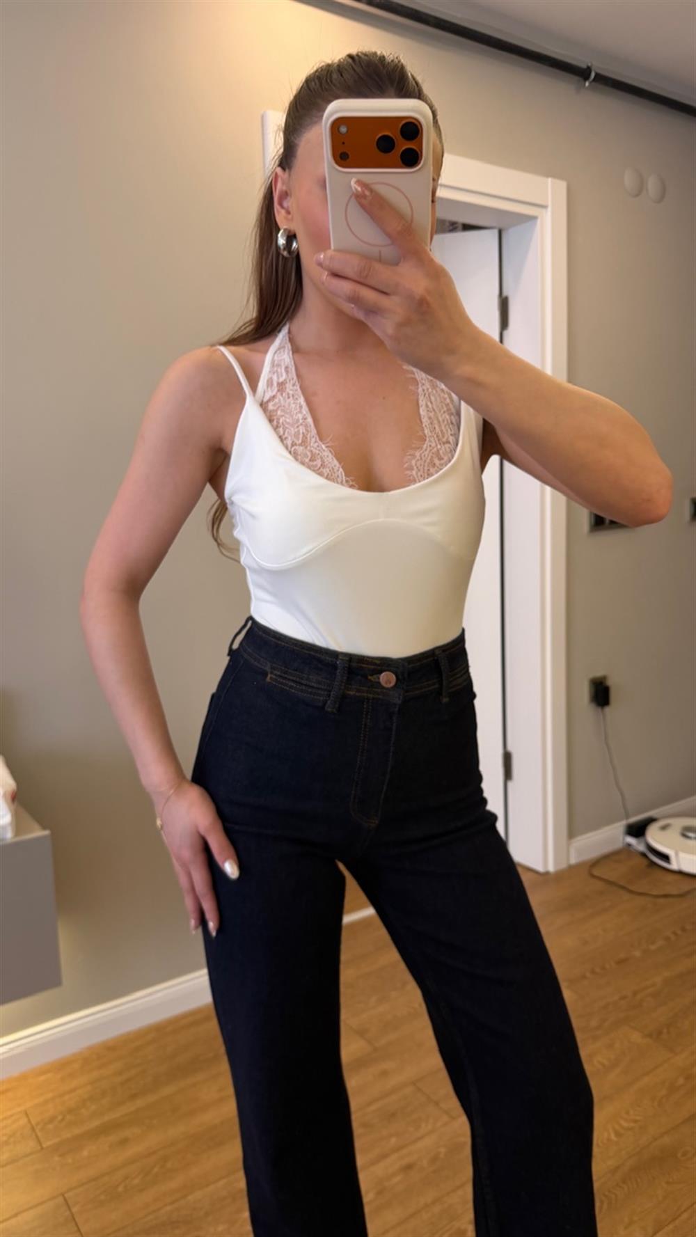 Dantel Detaylı Bluz Beyaz