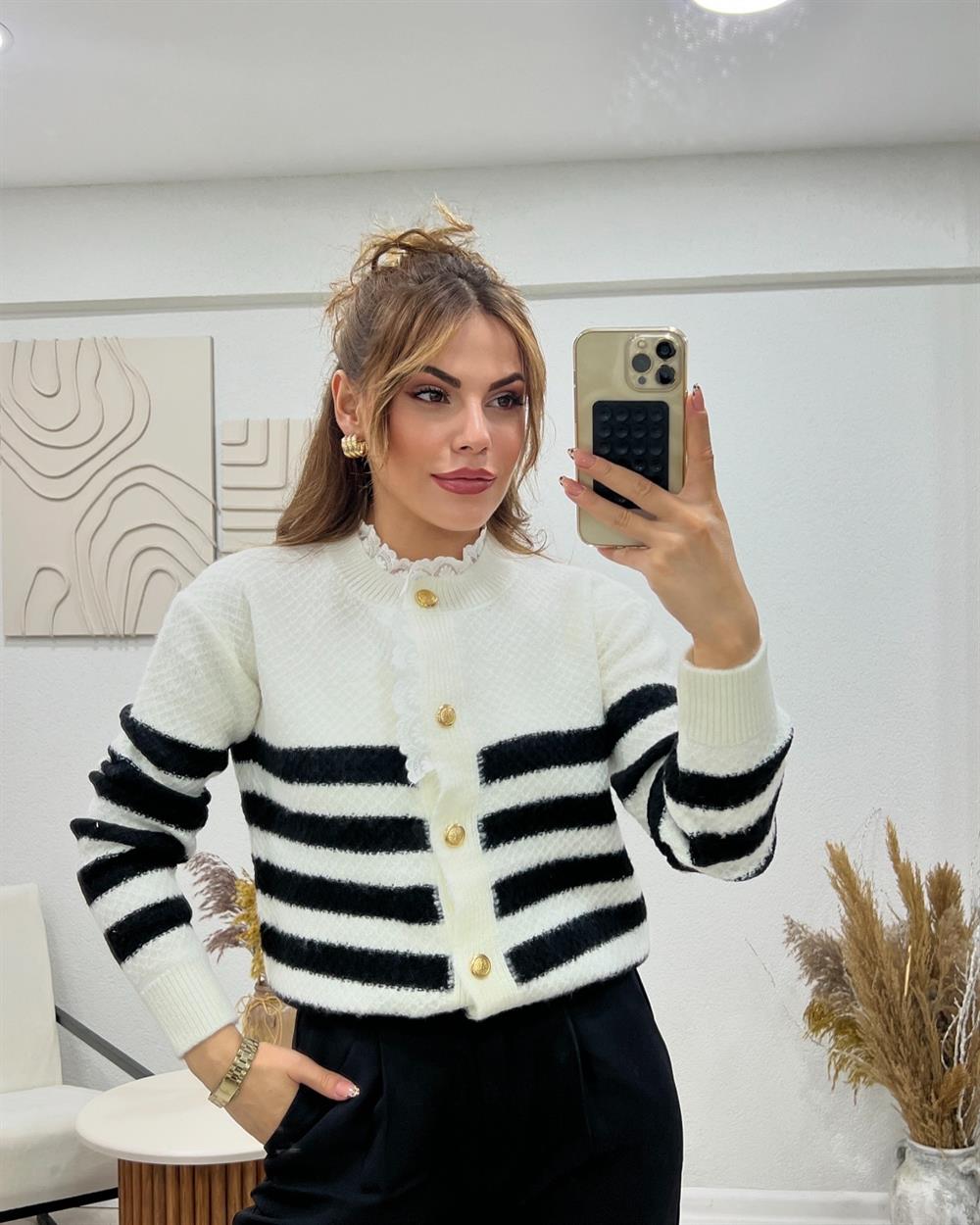 Dantel Detayli Çi̇zgi̇li̇ Hirka