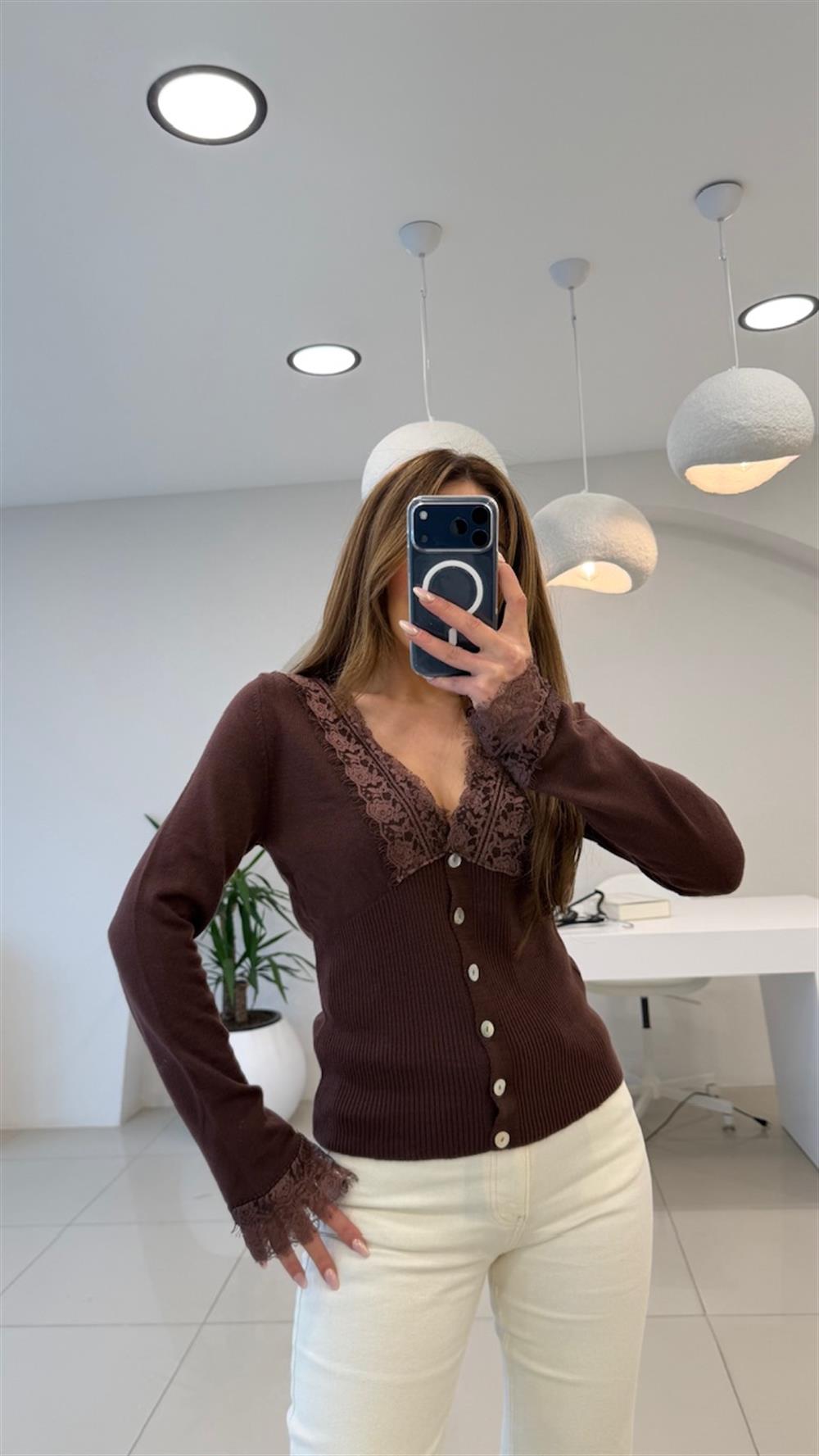 DANTEL DETAYLI HIRKA TRİKO KAHVE