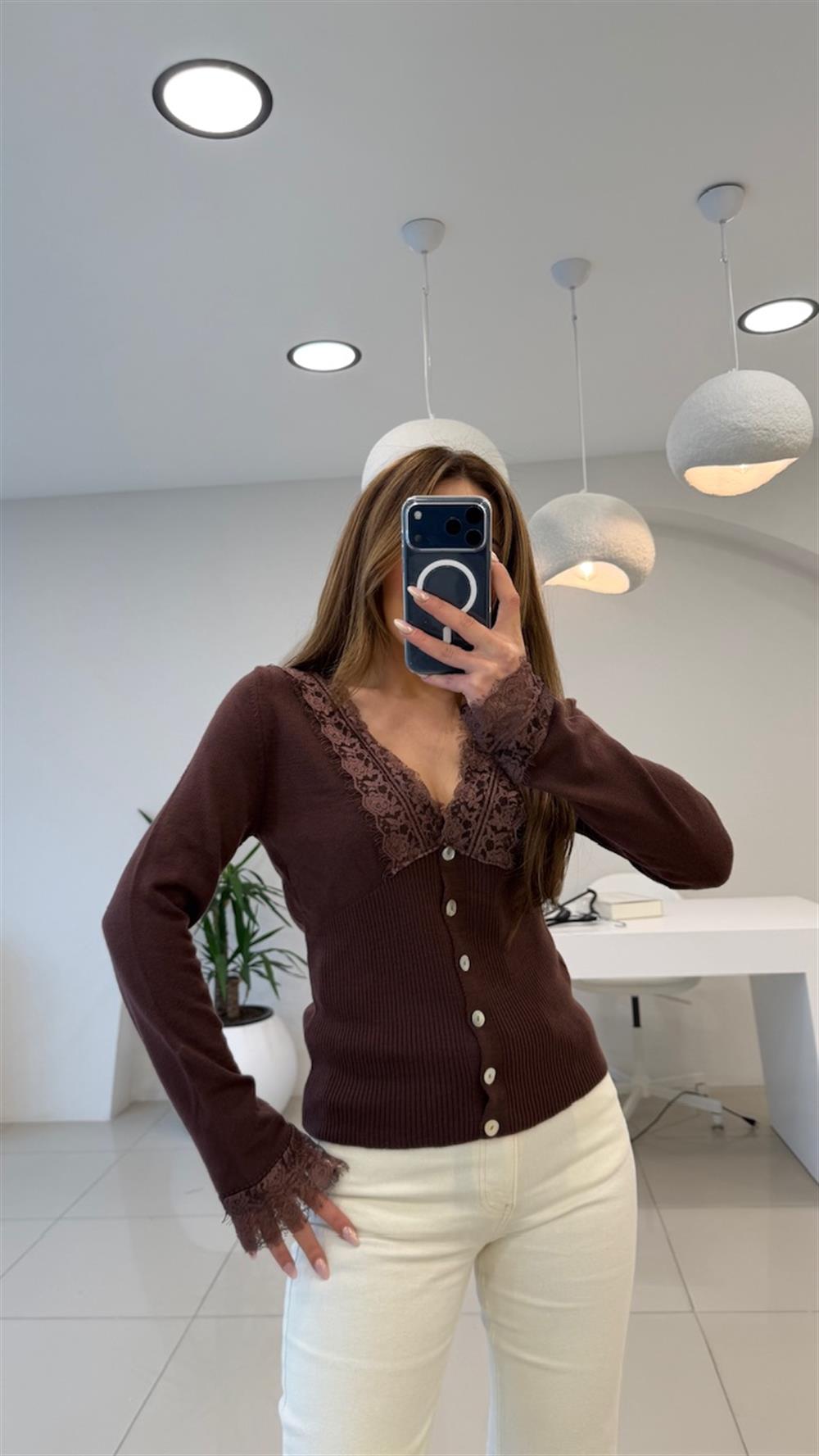 DANTEL DETAYLI HIRKA TRİKO KAHVE