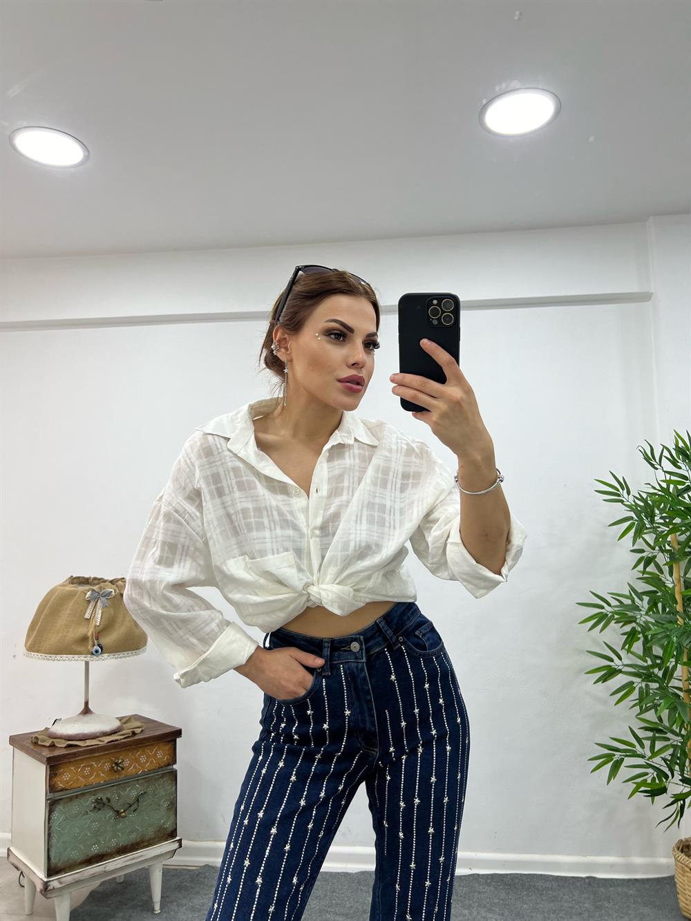 Desenli̇ Beyaz Gömlek