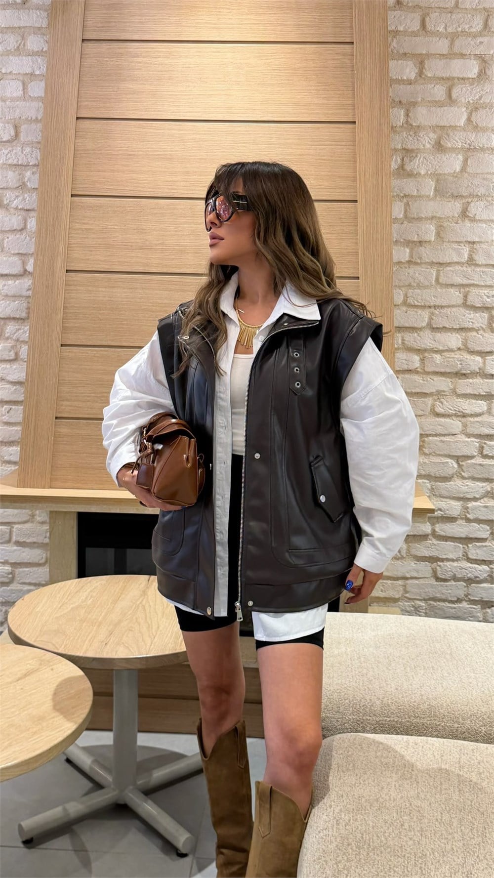 Dik Yaka Fermuarlı Çıtçıt Detaylı Deri Yelek Acı Kahve