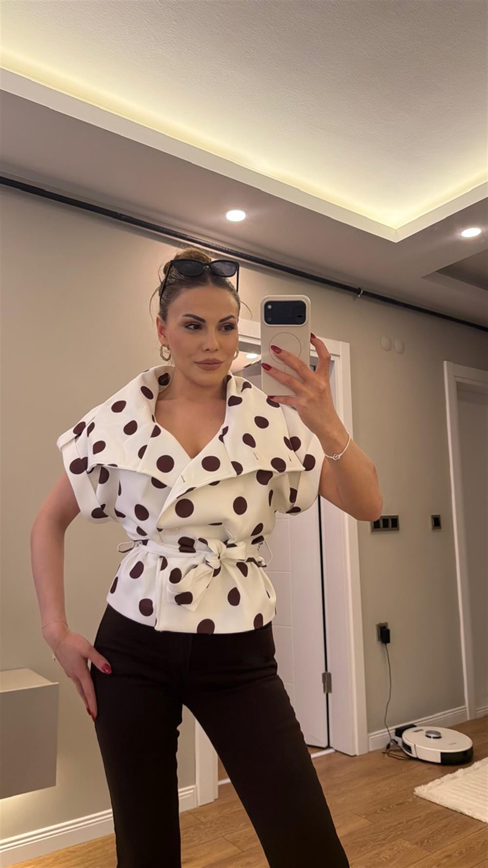 Dik Yaka Puantiyeli Kısa Kol Trençkot Kahve