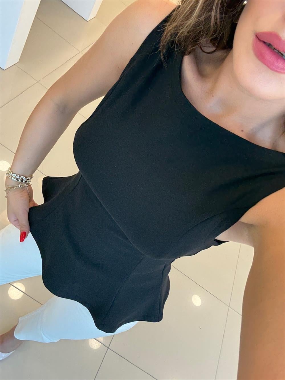 KAYIK YAKA KOLSUZ TSHIRT SİYAH
