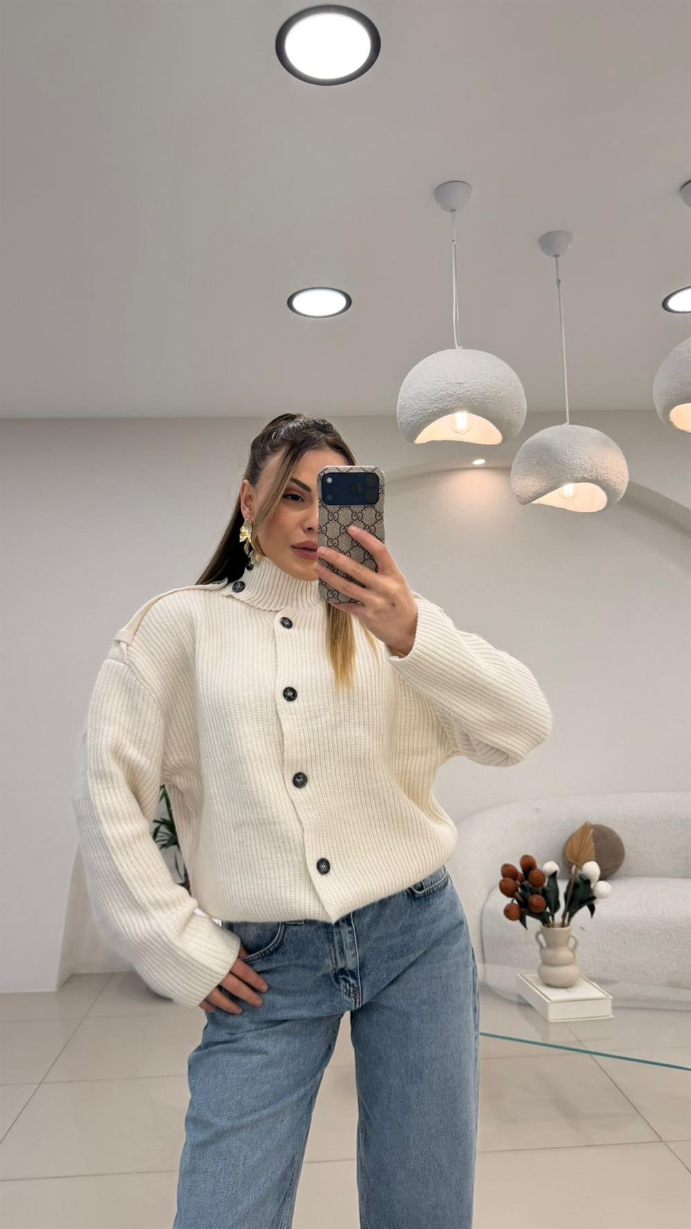 DÜĞME DETAYLI HIRKA KAZAK EKRU