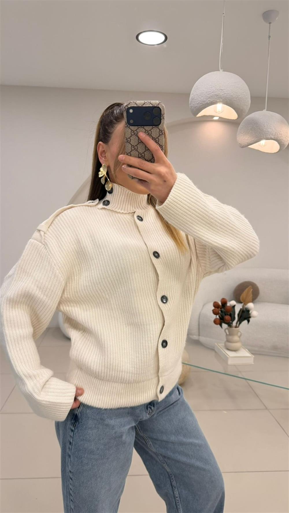 DÜĞME DETAYLI HIRKA KAZAK EKRU