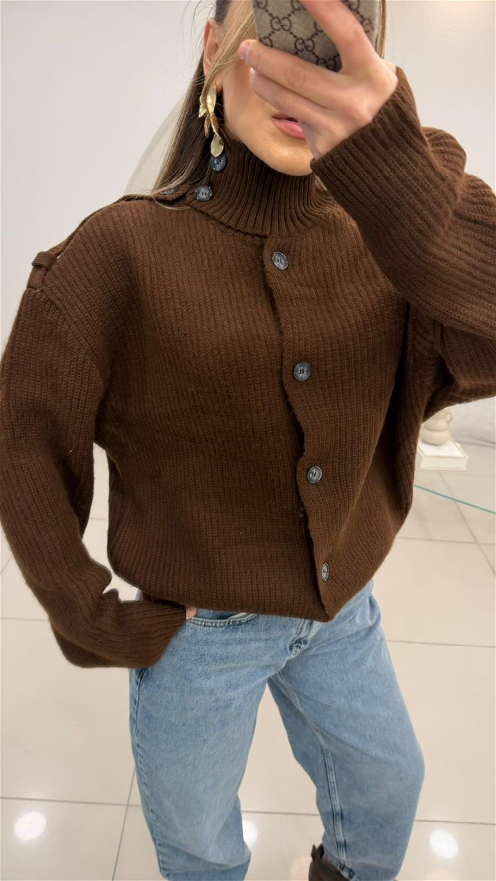 DÜĞME DETAYLI HIRKA KAZAK KAHVE