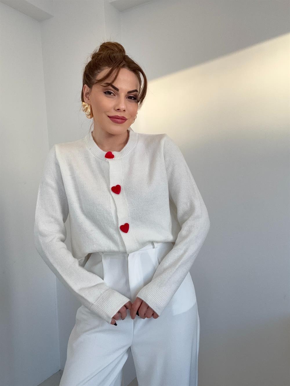 Düğmeleri̇ Kalpli̇ Hirka