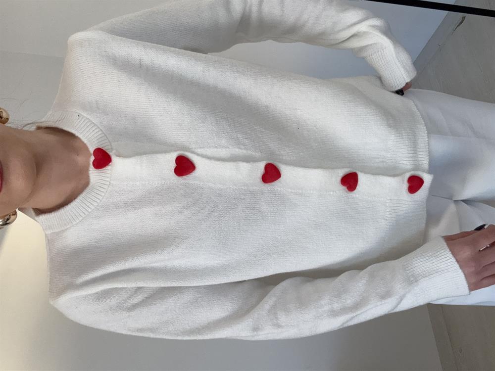 Düğmeleri̇ Kalpli̇ Hirka