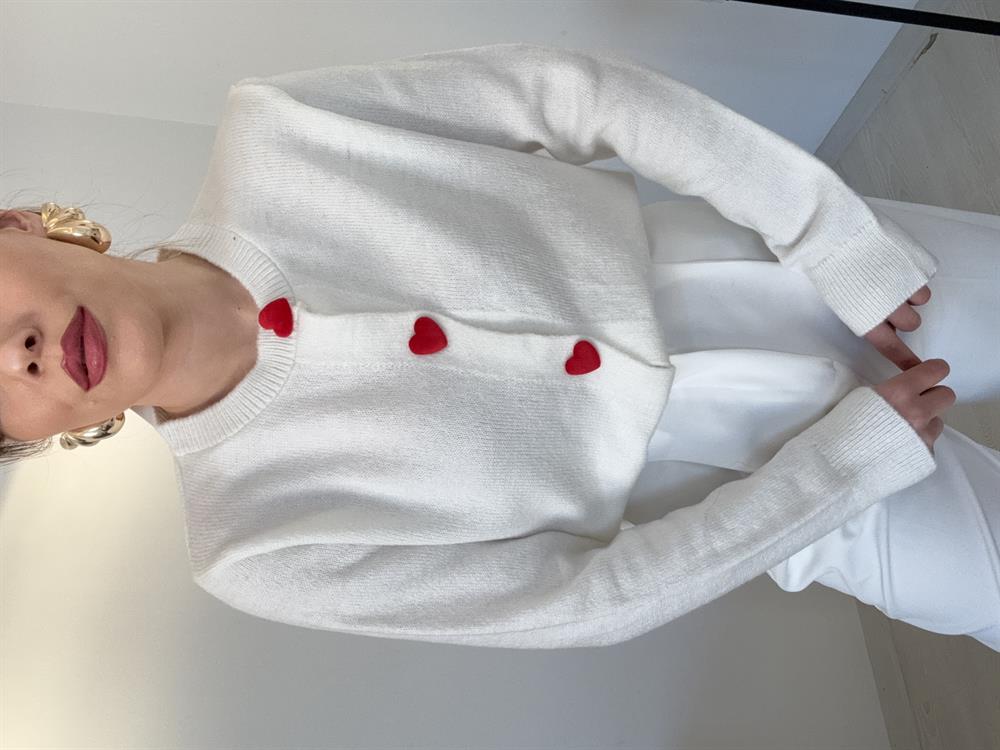 Düğmeleri̇ Kalpli̇ Hirka