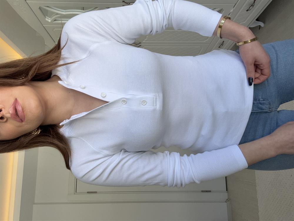 Düğmeli̇ Fi̇ti̇lli̇ Bady Beyaz