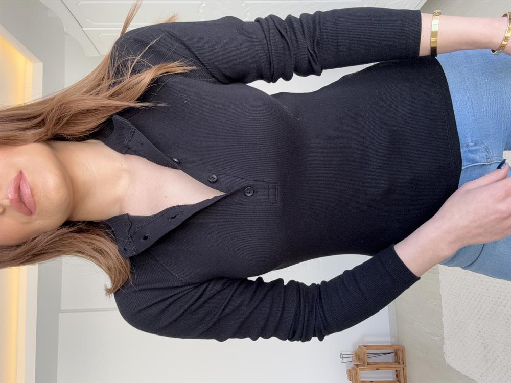 Düğmeli̇ Fi̇ti̇lli̇ Bady Si̇yah