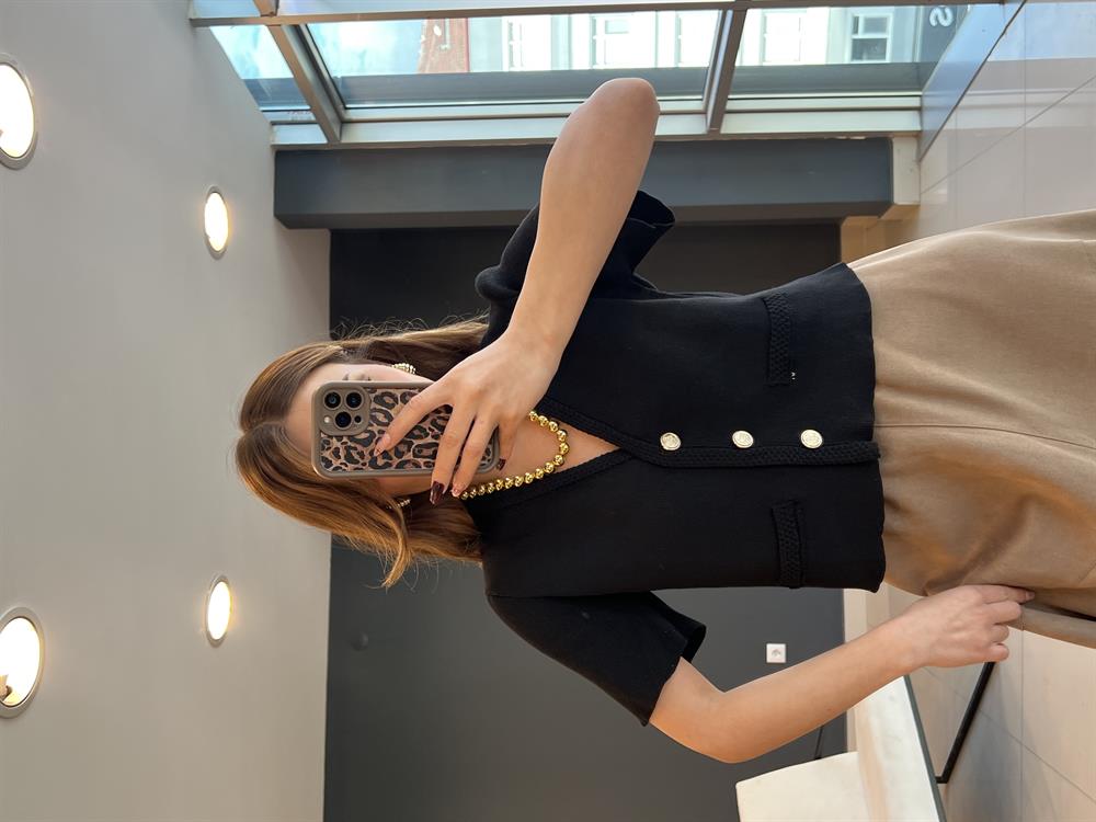 Düğmeli̇ Si̇yah  Yelek