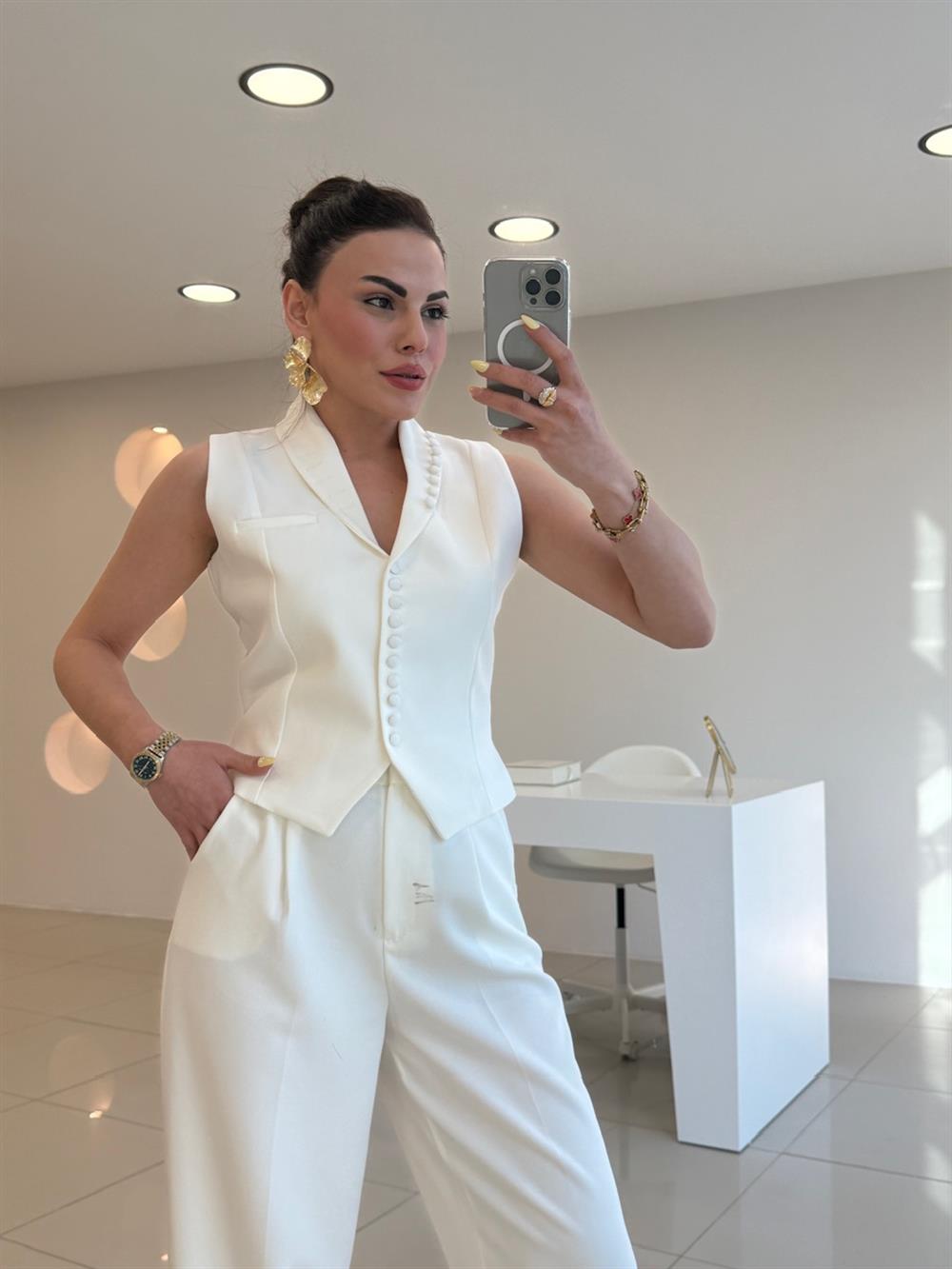 DÜĞMELİ TASARIM YELEKLİ İKİLİ TAKIM BEYAZ